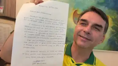 Flávio Bolsonaro critica Moraes após ministro barrar visita a Bolsonaro no Dia dos Pais