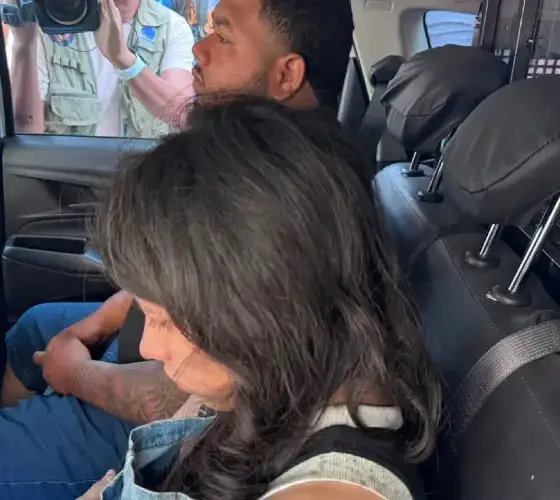 “Fui comprar pão”: mãe é presa após filhos morrerem em incêndio dentro de casa em Manaus