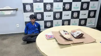 Homem é preso após tentar furtar duas peças de picanha de supermercado em Manaus
