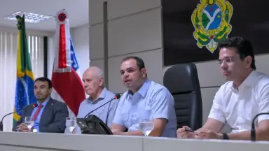 Governador Roberto Cidade fecha acordo com empresas médicas e garante repasse de R$ 276 milhões
