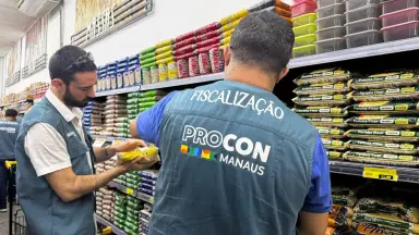 Mais de 650 produtos impróprios para consumo são apreendidos em supermercados de Manaus