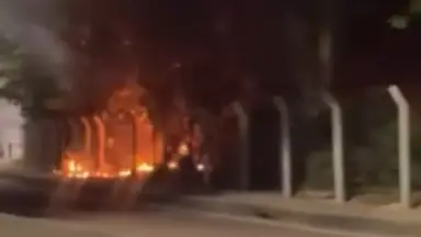 Incêndio de grandes proporções atinge área de vegetação e espalha fumaça no Dom Pedro, em Manaus