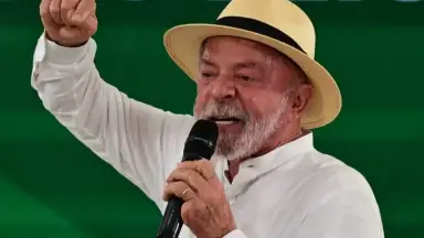 Lula desafia Trump e Milei e diz que não aceita interferência estrangeira nas eleições brasileiras