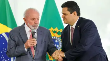 Lula muda estratégia e busca acordo com Alcolumbre para destravar Congresso