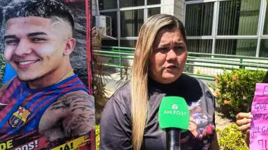 Mãe de jovem morto em abordagem policial protesta e pede revogação da liberdade de PM em Manaus