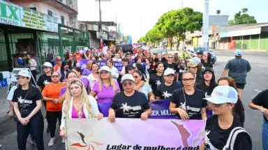 Mais de 500 mulheres participam de caminhada contra violência e feminicídio na Zona Leste de Manaus