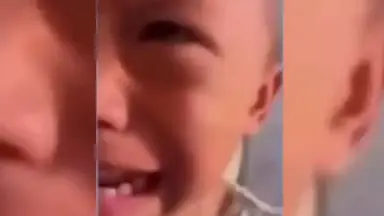 Menino de 3 anos morre após ser espancado e abusado pelo pai e madrasta