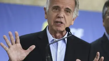 Ministro da Defesa diz que Brasil teria de “abrir o portão” em caso de invasão dos EUA
