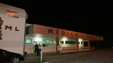 Motociclista morre após perder controle e bater em dois carros no Parque 10, em Manaus