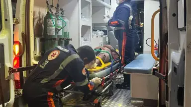 Motoqueiro fica gravemente ferido após colisão com carro na zona Norte de Manaus