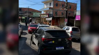 Motorista bêbado invade contramão, destrói carros e acaba preso em Manaus