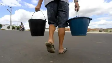 “Não consegui encher o balde”, moradores reclamam da falta de água em Manaus