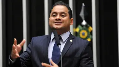PF mira familiares de senador Weverton Rocha e advogado Willer Tomaz em investigação de fraude no INSS