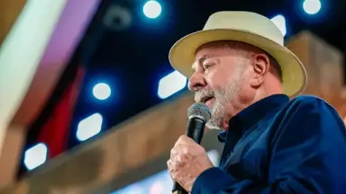 Pesquisa aponta que 12,5% dos eleitores acreditam que Lula foi substituído por clone ou sósia