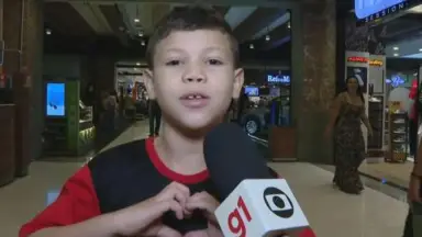 “Que você seja muito feliz no céu”: menino de 8 anos faz homenagem na tv a pai falecido