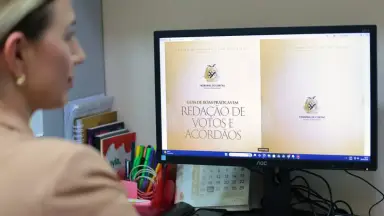 TCE-AM lança guia para tornar votos e acórdãos mais claros e facilitar entendimento das decisões