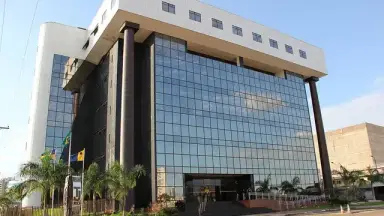 Tribunal de Rondônia na mira do STF: Supremo manda suspender “penduricalhos” e devolver valores acima do teto
