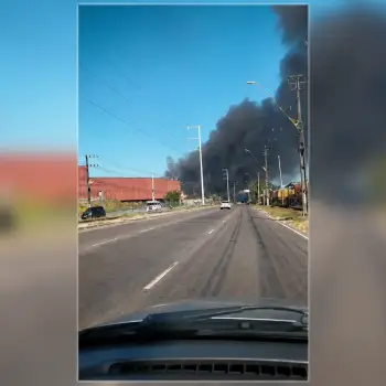VÍDEOS: incêndio de grandes proporções assusta moradores próximo a supermercado em Manaus