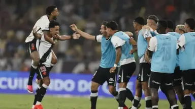 Vasco vence o Fluminense por 3 a 1 e mantém hegemonia em mata-matas