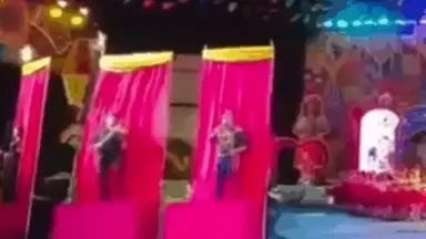 Violinista sofre queda durante apresentação no Festival Folclórico do Amazonas e tem instrumento danificado