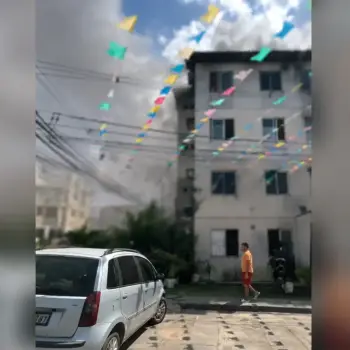URGENTE: Família fica presa em apartamento durante incêndio e é resgatada pela janela em Manaus; veja os vídeos